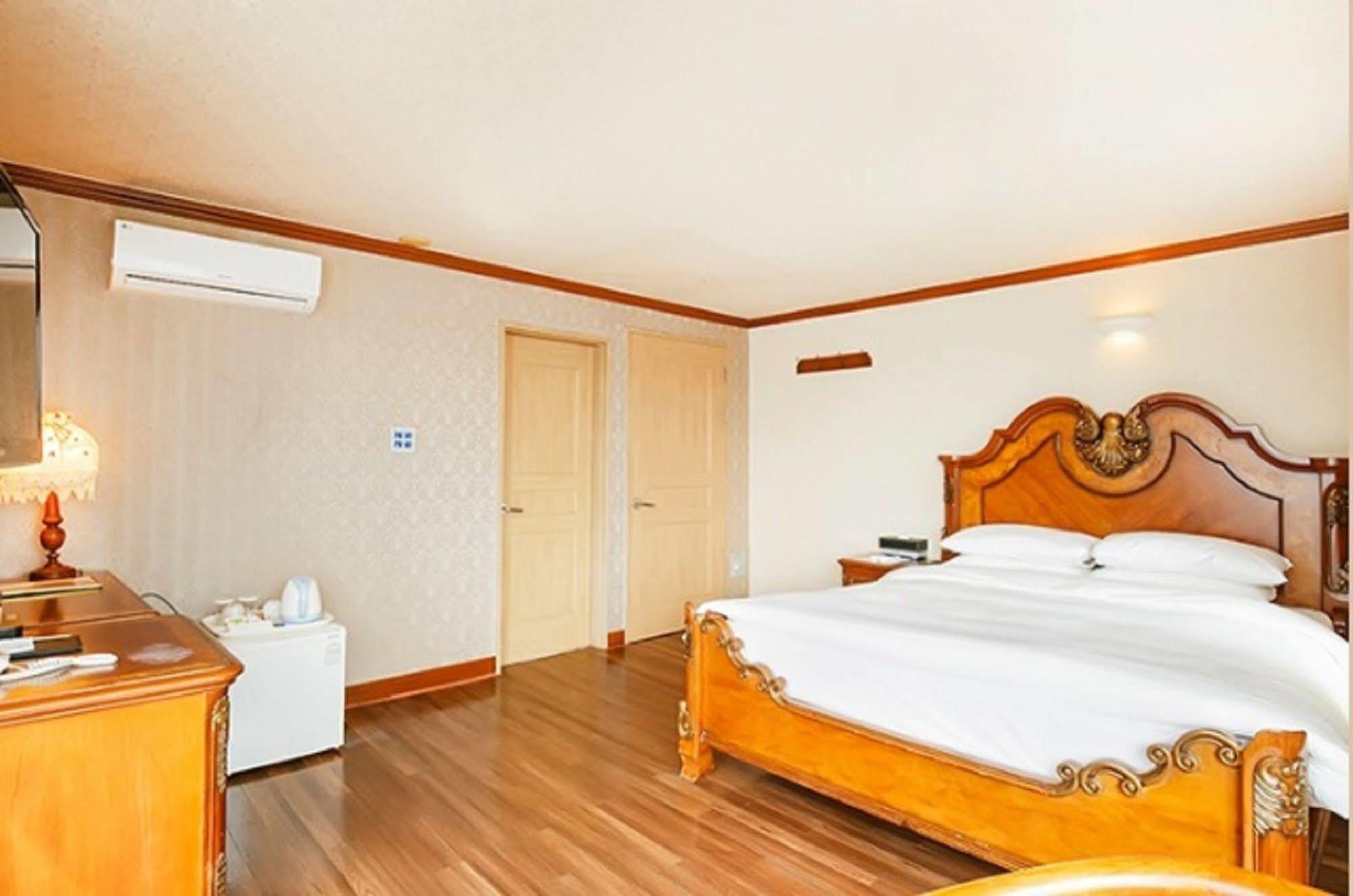 Hotel Castle Beach Busan Esterno foto